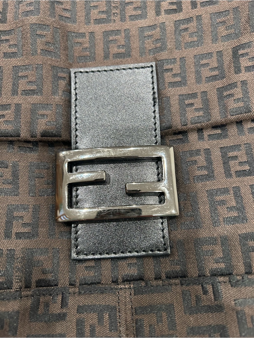 Fendi Baguette - Picture 2 of 6